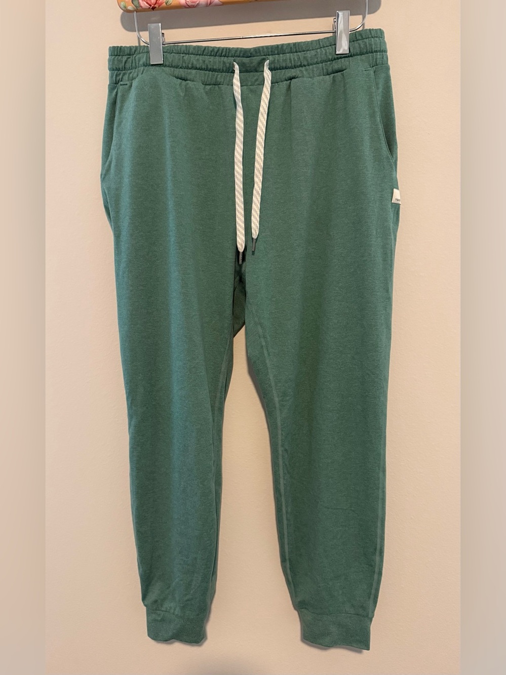 Vuori Women’s Green Performance Jogger Pants M